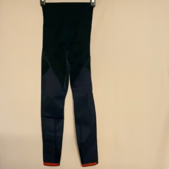 LNDR Spectrum HR 7/8 Leggings, Size XS/S Color Teal/ Navy blue - Picture 4 of 8